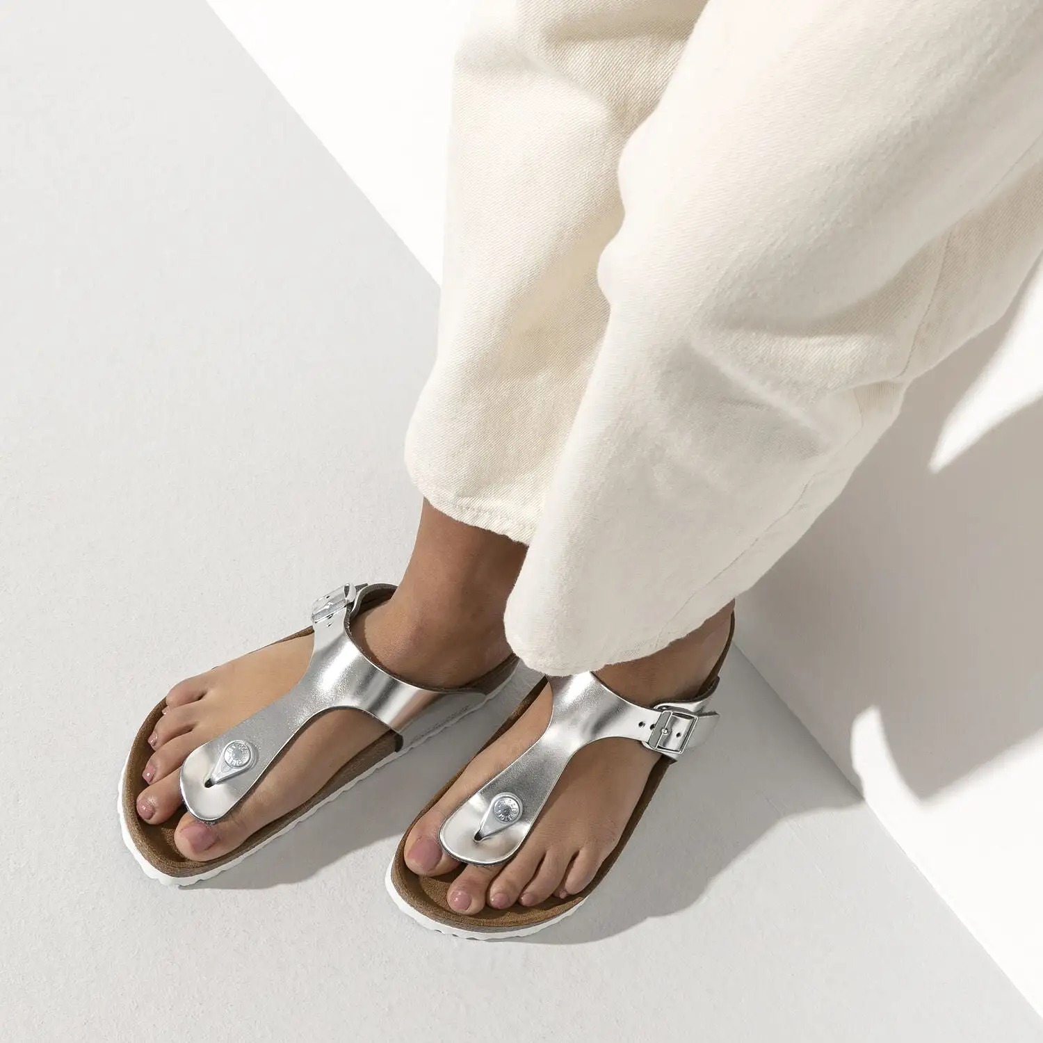       Birkenstock Gizeh Metallic Silver