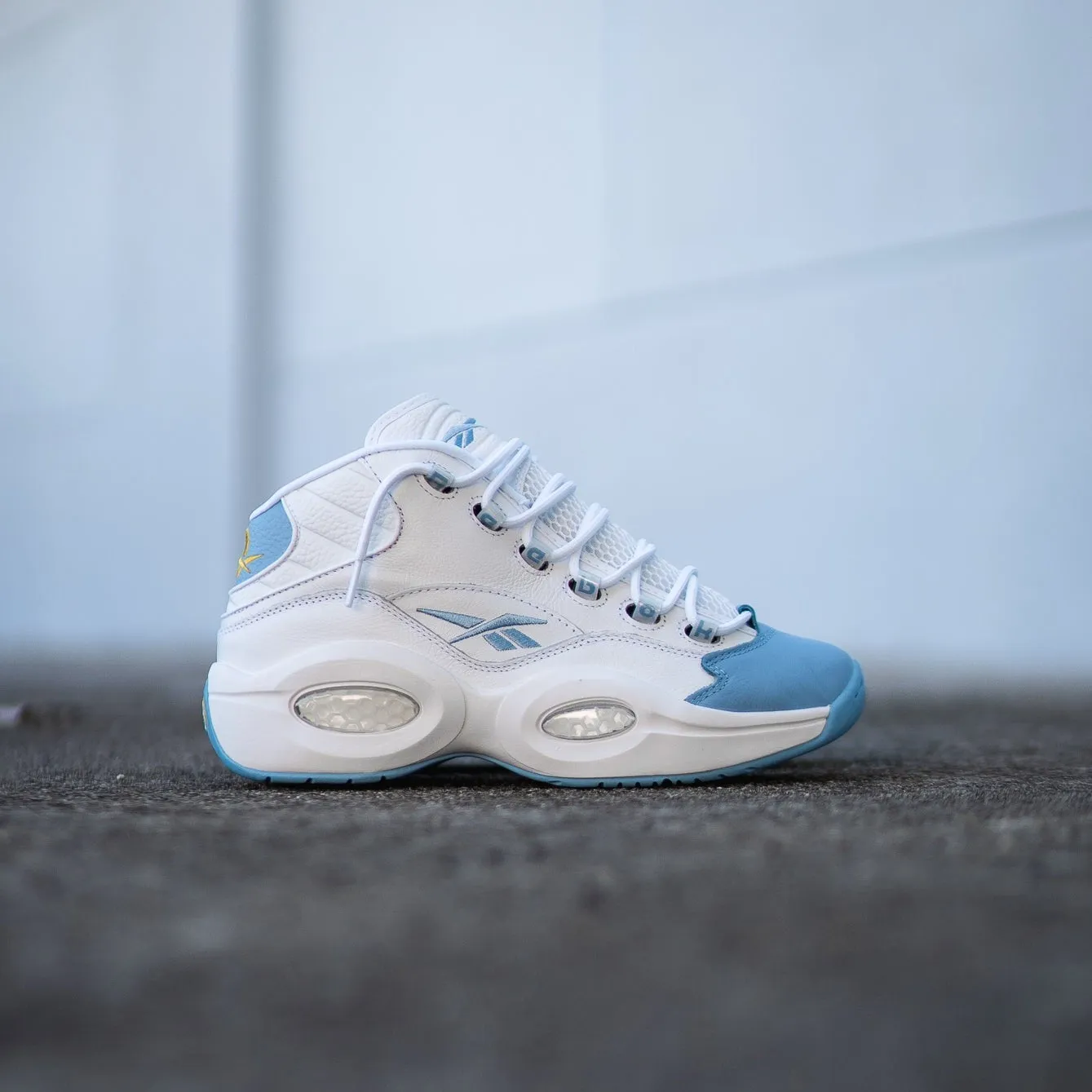 Reebok Question Mid Men's Basketball Shoes (Nuggets)